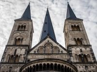 Bonner Münster, Kirche, bewölkter Himmel